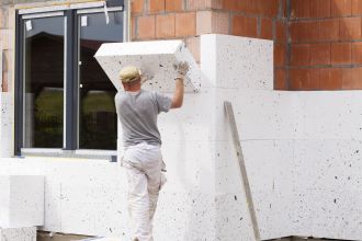 Pose d'un isolant sur une maison près de Saint-Omer